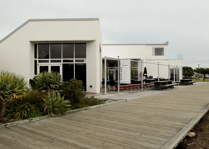 East Pier Hotel